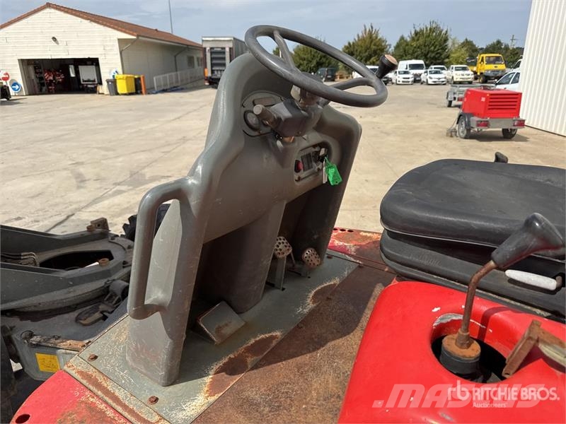 Neuson 3001 عربات نقل قلابة للمواقع