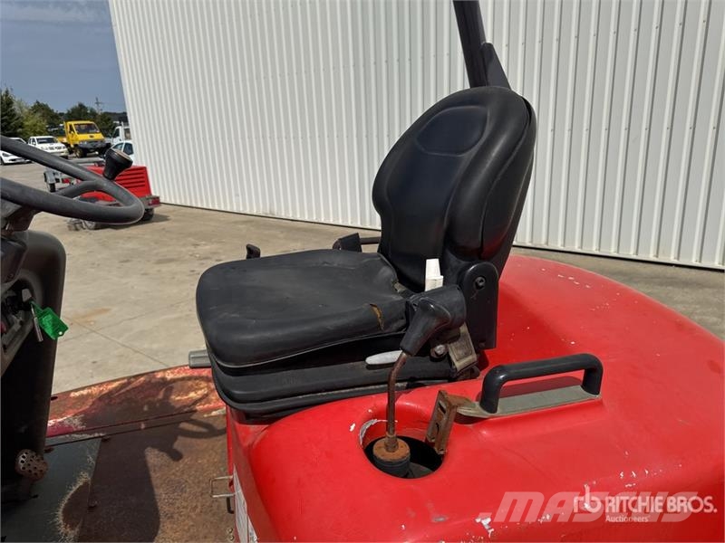 Neuson 3001 عربات نقل قلابة للمواقع