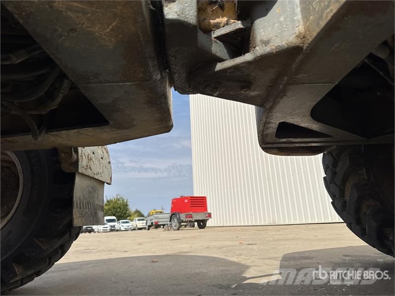Neuson 3001 عربات نقل قلابة للمواقع
