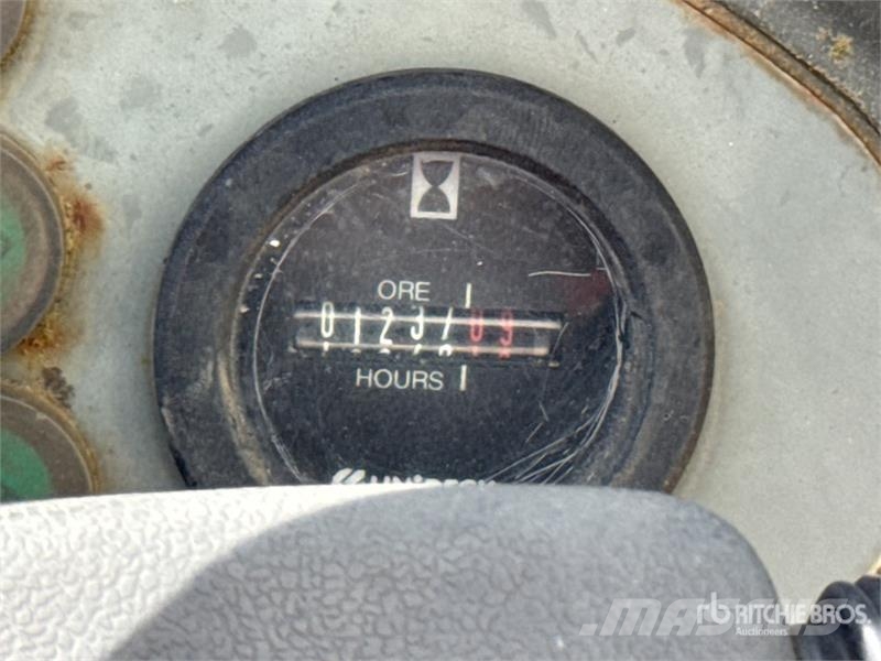 Neuson 3001 عربات نقل قلابة للمواقع
