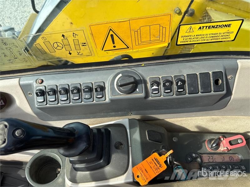 New Holland 119WT Wheel Excavator Колесни екскаватори