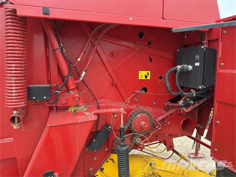 New Holland 658 Presse A Balles Rondes 1 Essieu S/A Round Bale 圓型牧草打包機