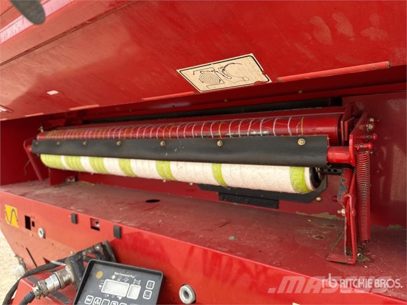 New Holland 658 Presse A Balles Rondes 1 Essieu S/A Round Bale 圓型牧草打包機