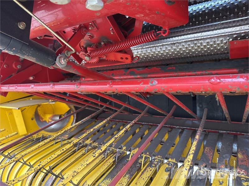 New Holland 658 Presse A Balles Rondes 1 Essieu S/A Round Bale 圓型牧草打包機