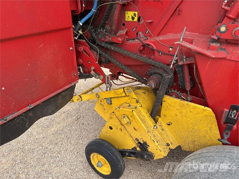 New Holland 658 Presse A Balles Rondes 1 Essieu S/A Round Bale 圓型牧草打包機