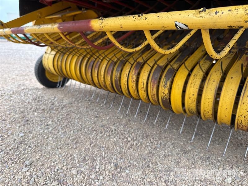 New Holland 658 Presse A Balles Rondes 1 Essieu S/A Round Bale 圓型牧草打包機