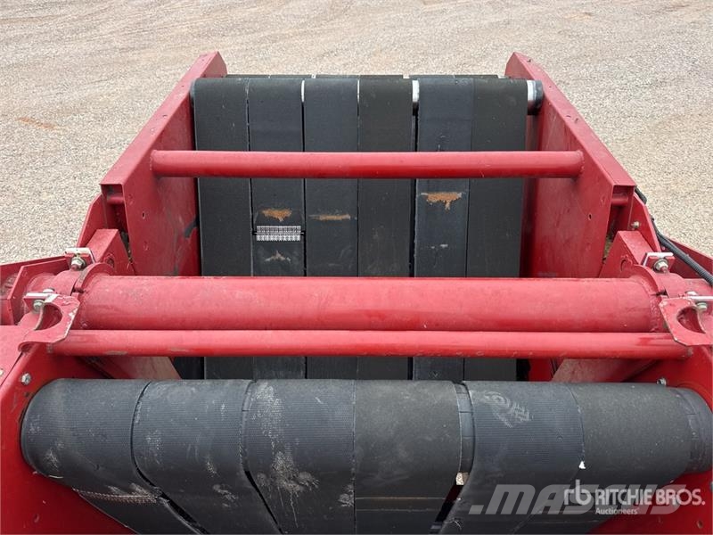 New Holland 658 Presse A Balles Rondes 1 Essieu S/A Round Bale 圓型牧草打包機