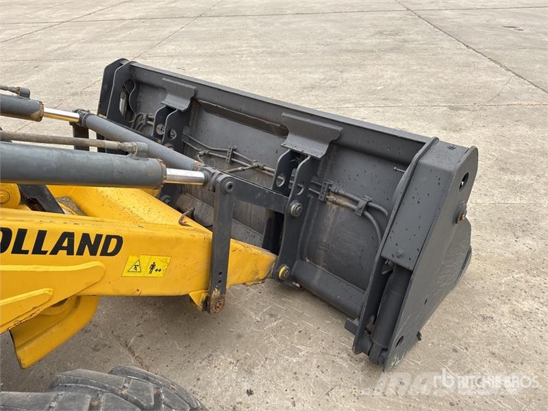 New Holland B80B-SS 4x4 Backhoe Loader バックホーローダー