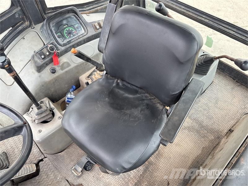New Holland B80B-SS 4x4 Backhoe Loader バックホーローダー