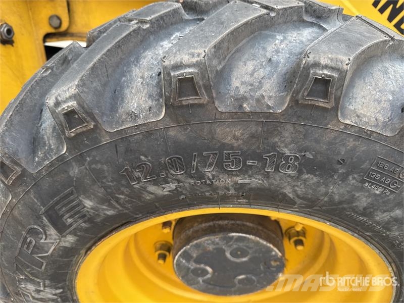 New Holland B80B-SS 4x4 Backhoe Loader バックホーローダー