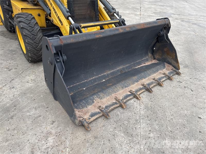 New Holland B80B-SS 4x4 Backhoe Loader バックホーローダー
