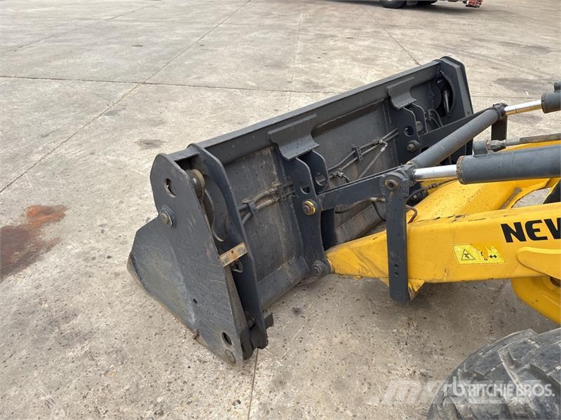 New Holland B80B-SS 4x4 Backhoe Loader バックホーローダー