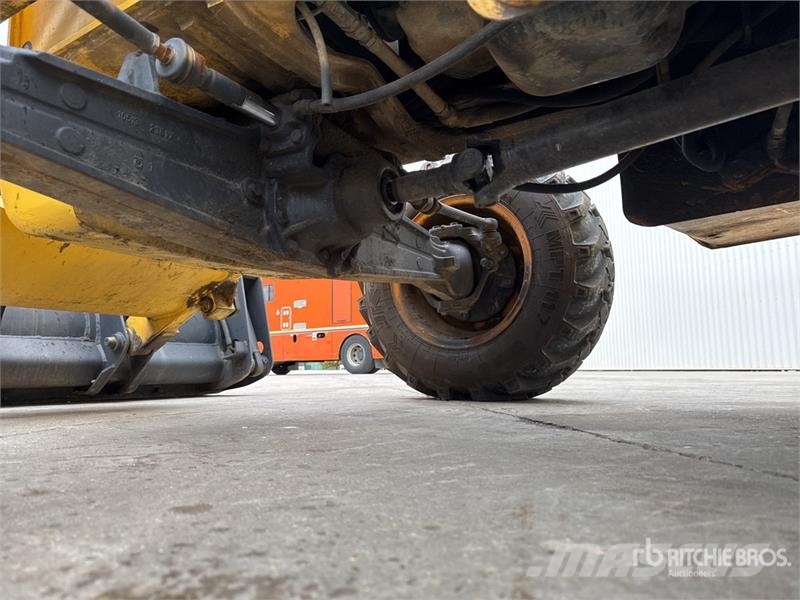 New Holland B80B-SS 4x4 Backhoe Loader バックホーローダー