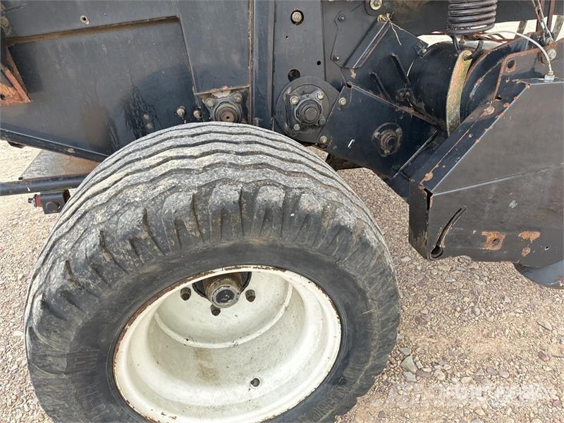 New Holland BR740A محزمات مستديرة