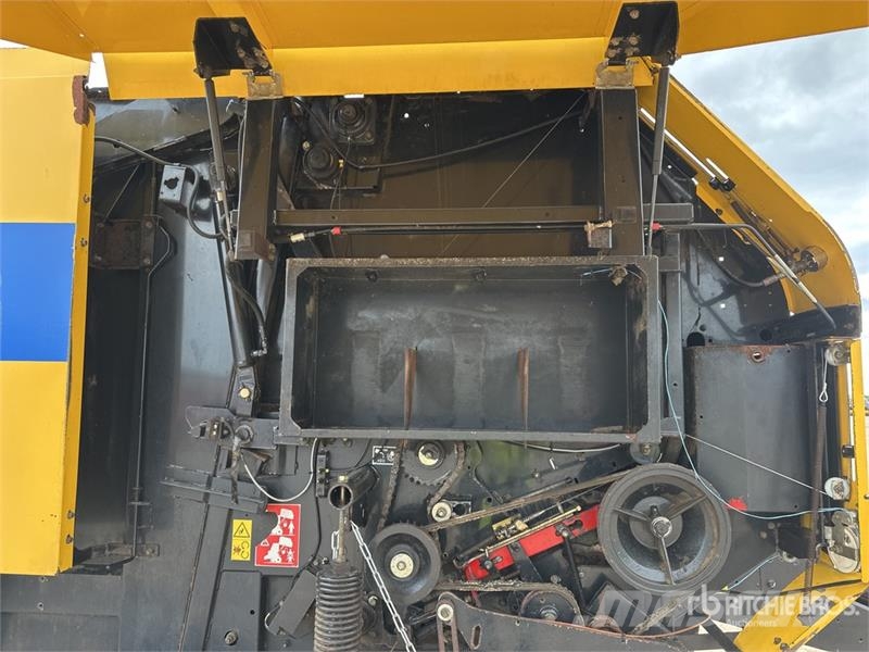 New Holland BR740A محزمات مستديرة