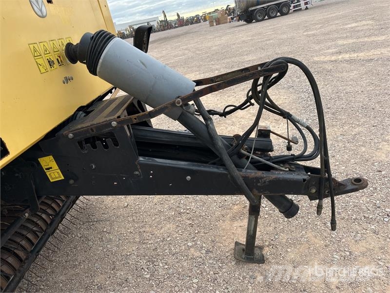 New Holland BR740A محزمات مستديرة