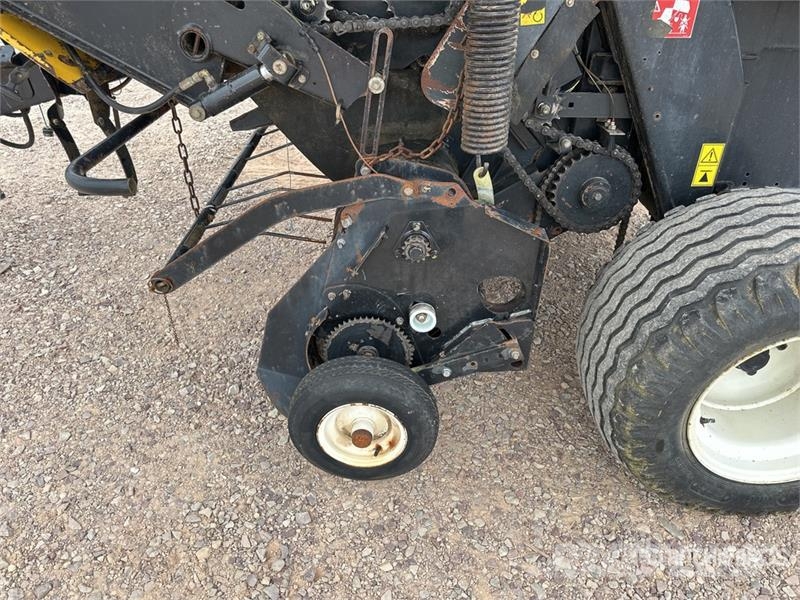 New Holland BR750A محزمات مستديرة