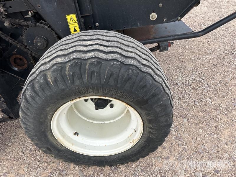New Holland BR750A محزمات مستديرة