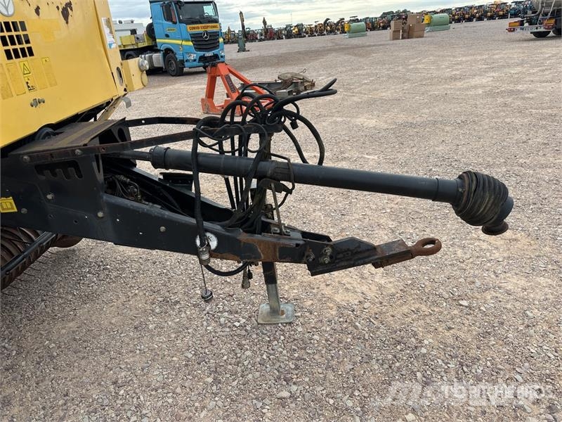 New Holland BR750A محزمات مستديرة