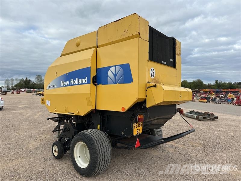 New Holland BR750A محزمات مستديرة
