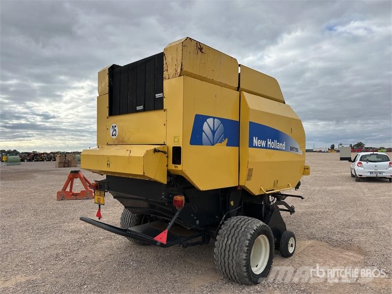 New Holland BR750A محزمات مستديرة
