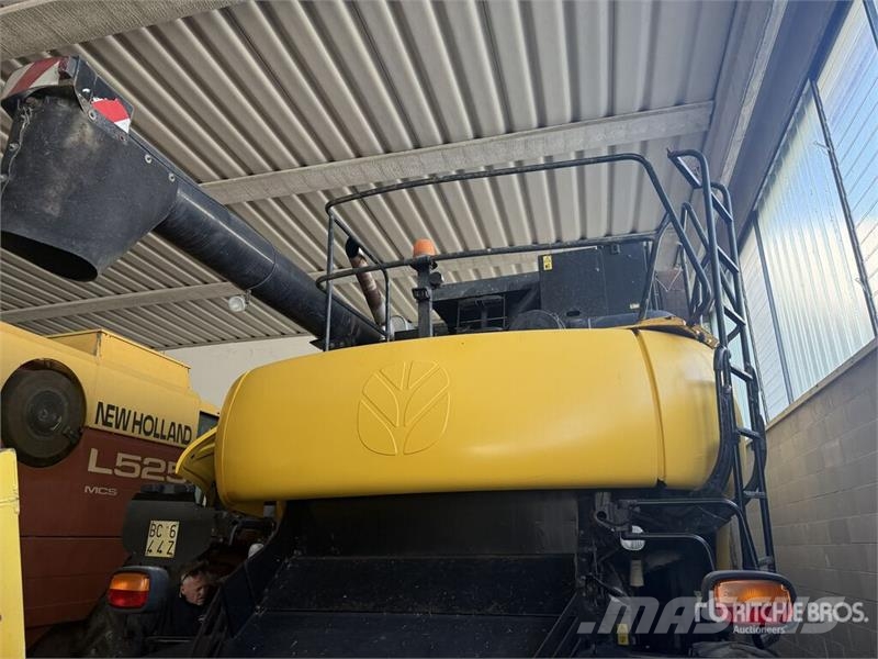 New Holland CR9060 Combine Harvester Teraviljakombainid