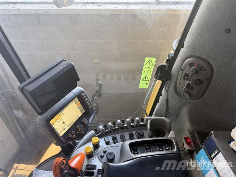 New Holland CR9060 Combine Harvester Teraviljakombainid