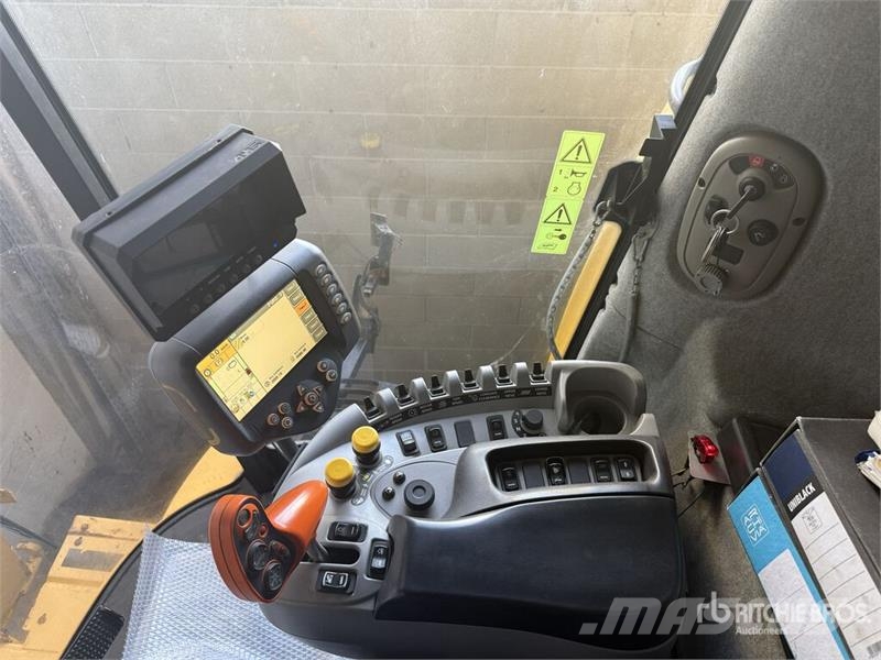 New Holland CR9060 Combine Harvester Teraviljakombainid