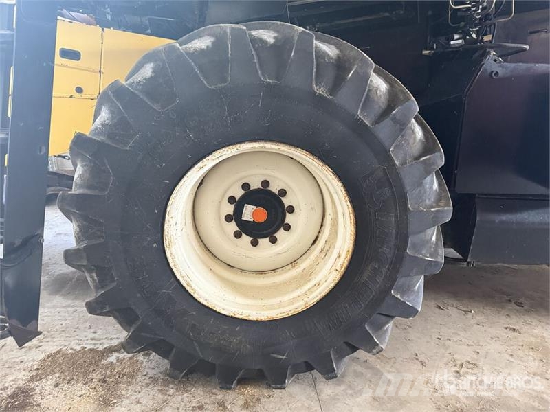 New Holland CR9060 Combine Harvester Teraviljakombainid
