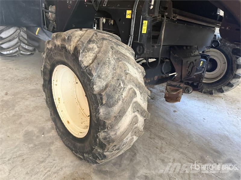 New Holland CR9060 Combine Harvester Teraviljakombainid