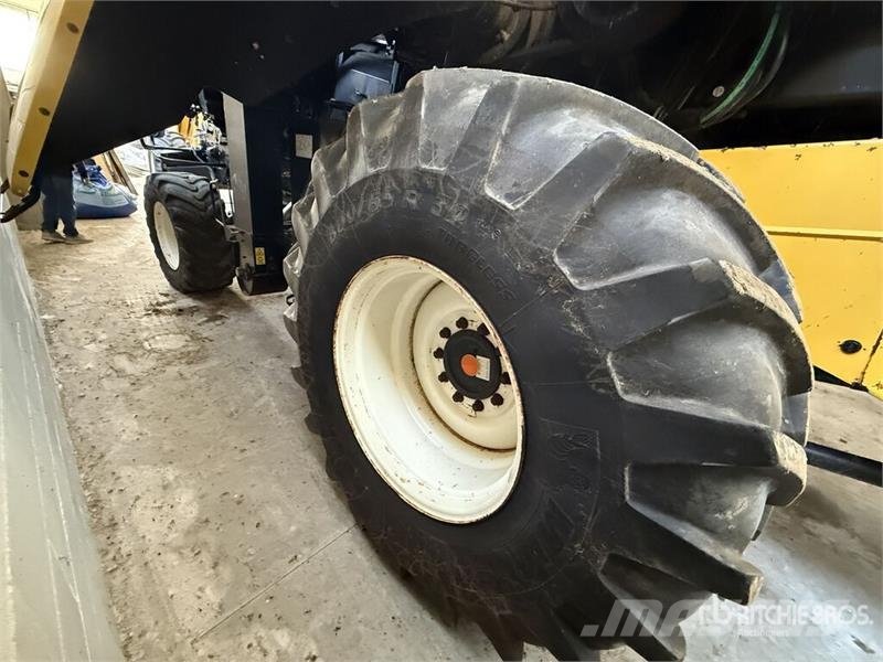 New Holland CR9060 Combine Harvester Teraviljakombainid