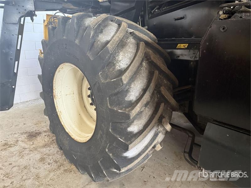 New Holland CR9060 Combine Harvester Teraviljakombainid