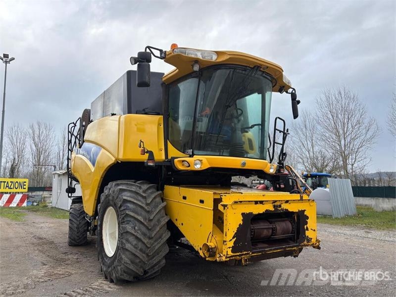 New Holland CR9060 Combine Harvester Teraviljakombainid