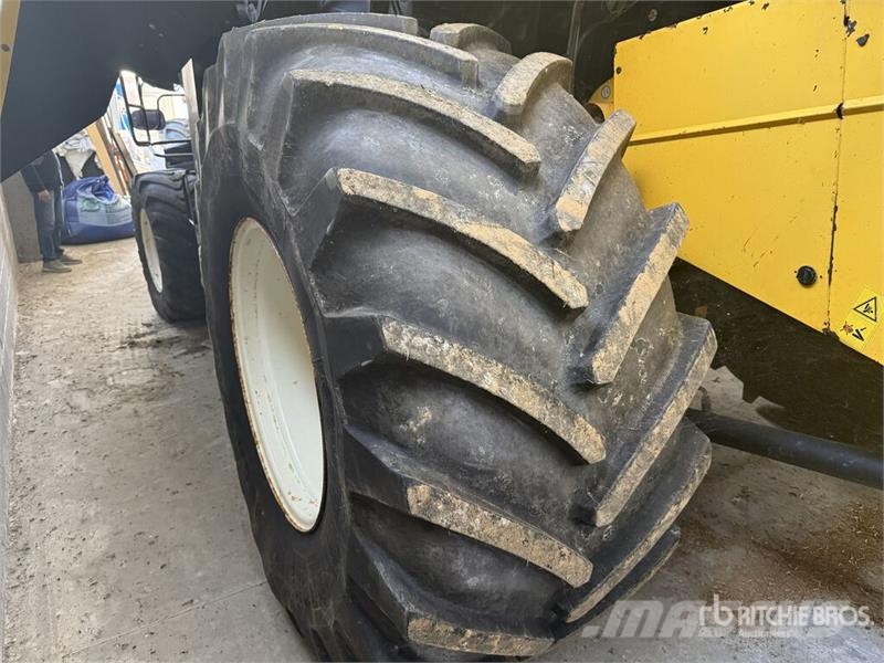 New Holland CR9060 Combine Harvester Teraviljakombainid