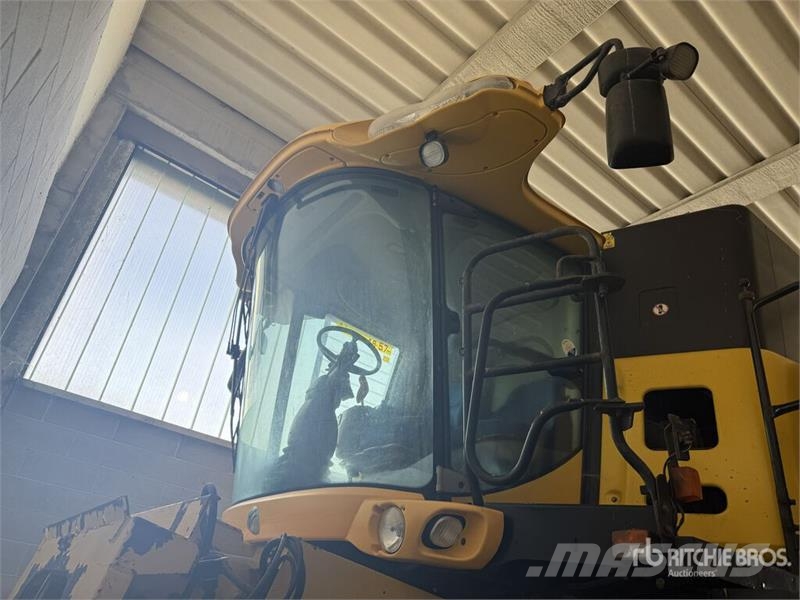 New Holland CR9060 Combine Harvester Teraviljakombainid
