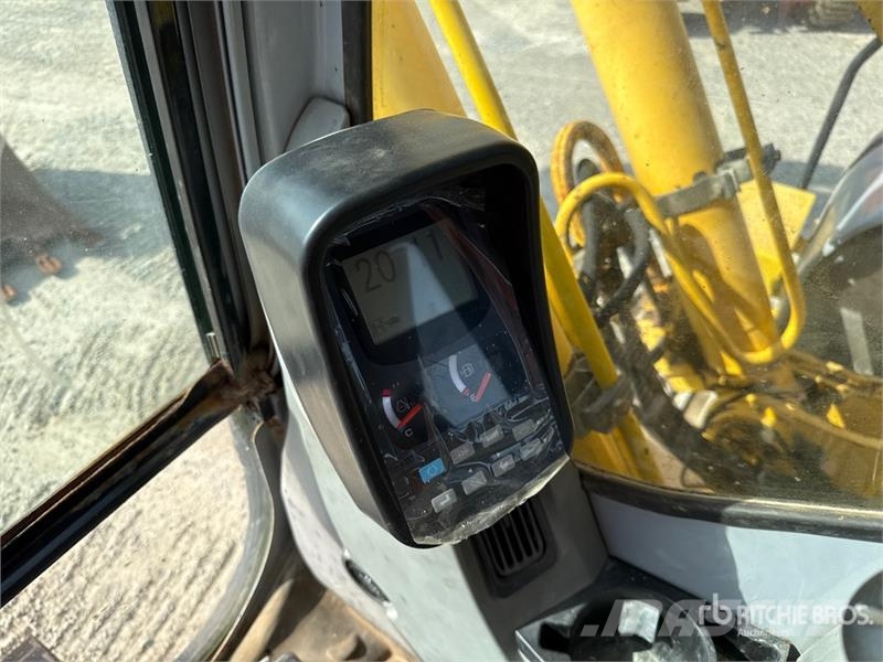 New Holland E215B Tracked Excavator Paletli ekskavatörler