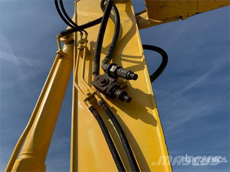 New Holland E215B Tracked Excavator Paletli ekskavatörler
