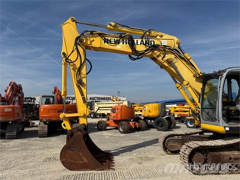New Holland E215B Tracked Excavator Paletli ekskavatörler
