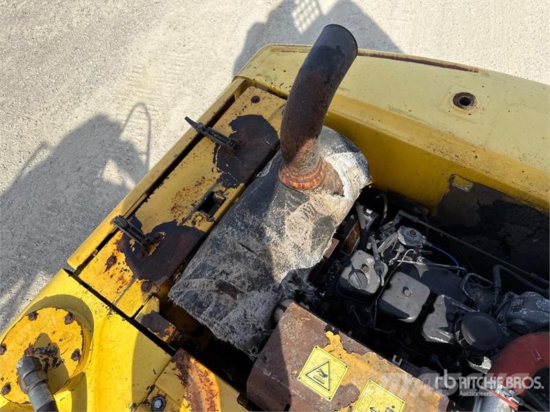 New Holland E215B Tracked Excavator Paletli ekskavatörler