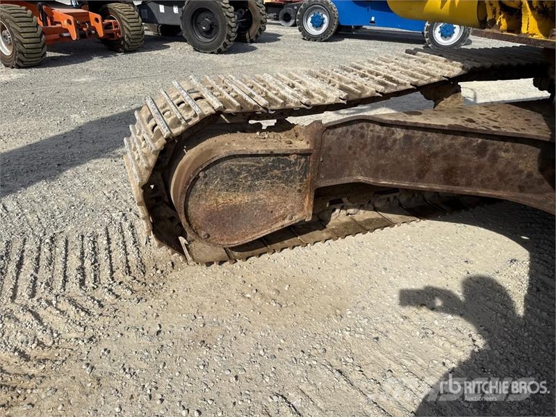 New Holland E215B Tracked Excavator Paletli ekskavatörler