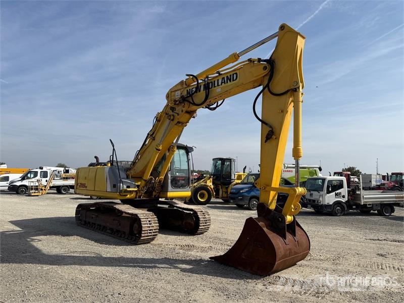 New Holland E215B Tracked Excavator Paletli ekskavatörler