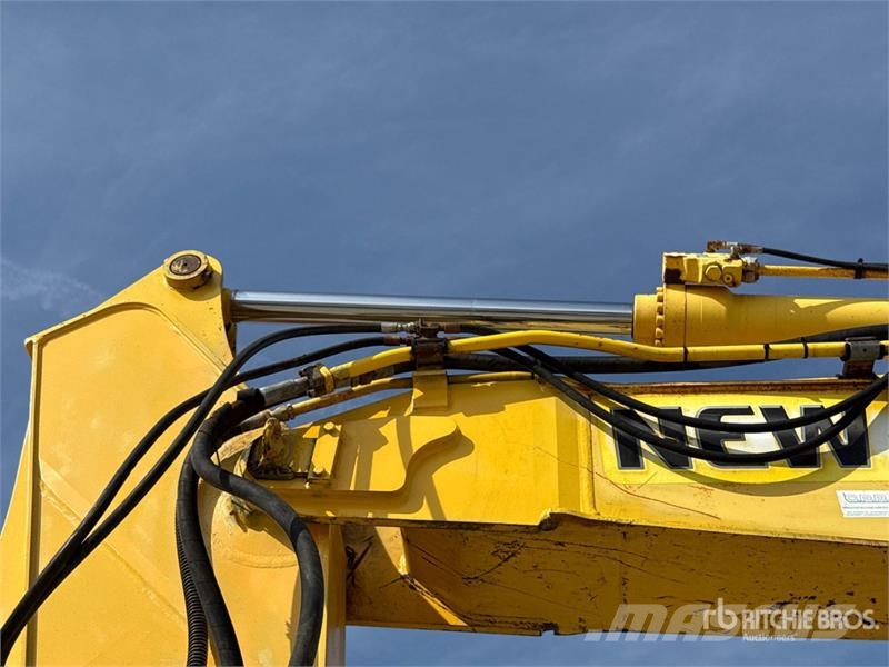 New Holland E215B Tracked Excavator Paletli ekskavatörler