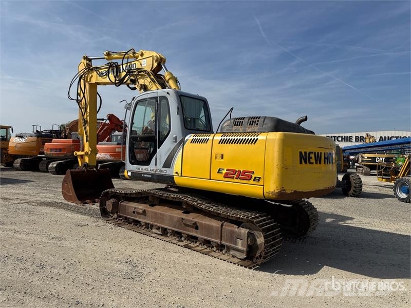 New Holland E215B Tracked Excavator Paletli ekskavatörler
