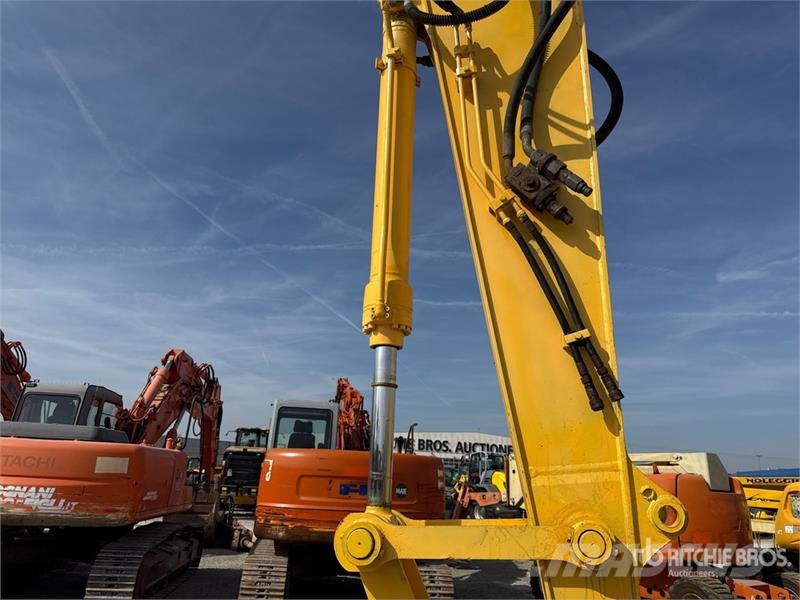 New Holland E215B Tracked Excavator Paletli ekskavatörler