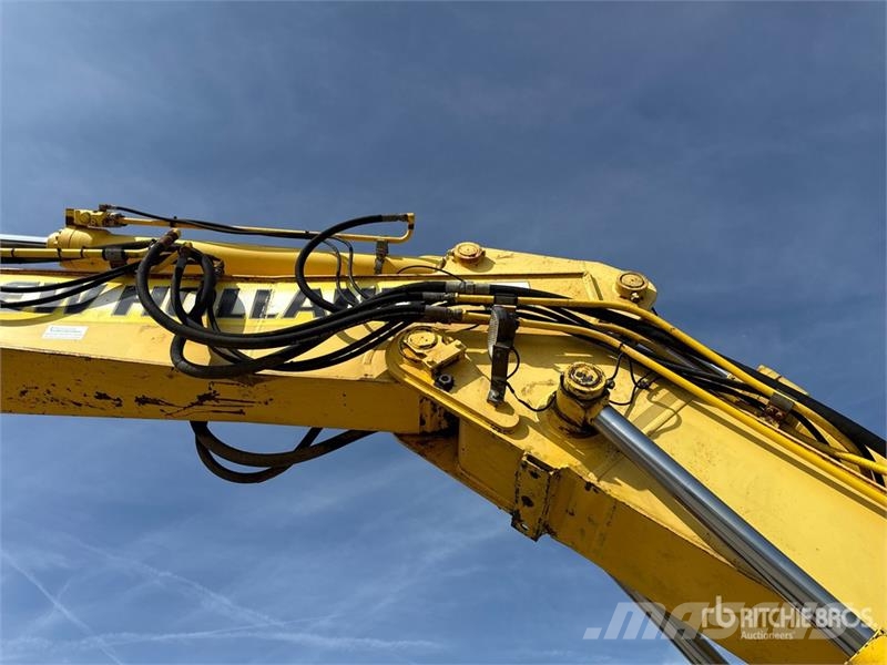 New Holland E215B Tracked Excavator Paletli ekskavatörler