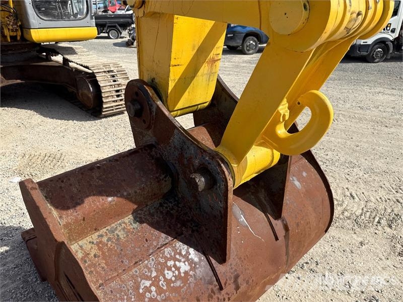 New Holland E215B Tracked Excavator Paletli ekskavatörler