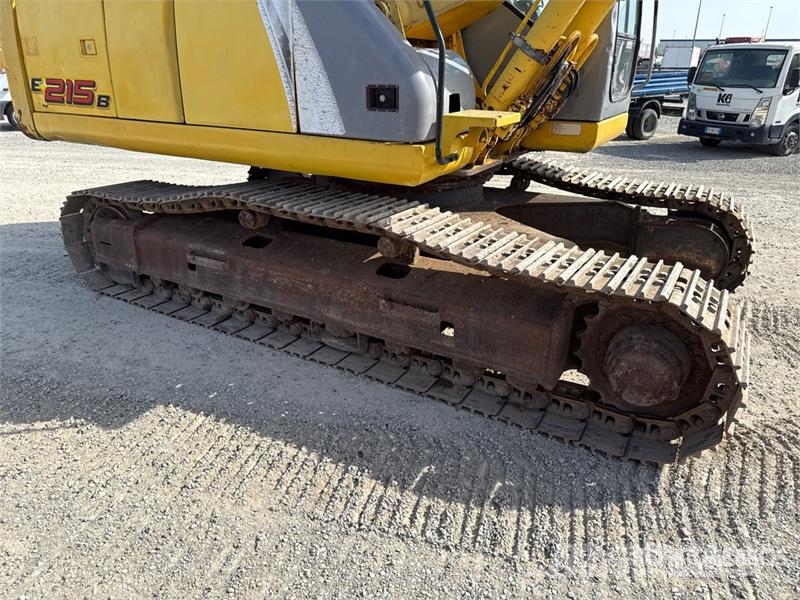 New Holland E215B Tracked Excavator Paletli ekskavatörler