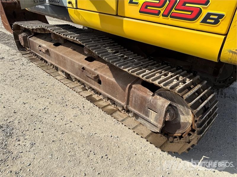 New Holland E215B Tracked Excavator Paletli ekskavatörler