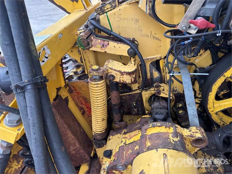New Holland FX58 4WD Forage Harvester 목초 수확기