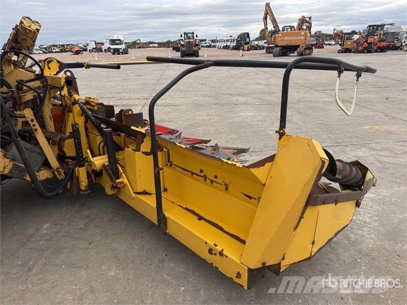 New Holland FX58 4WD Forage Harvester 목초 수확기